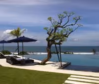 Villa Babar, Piscina con vista al océano